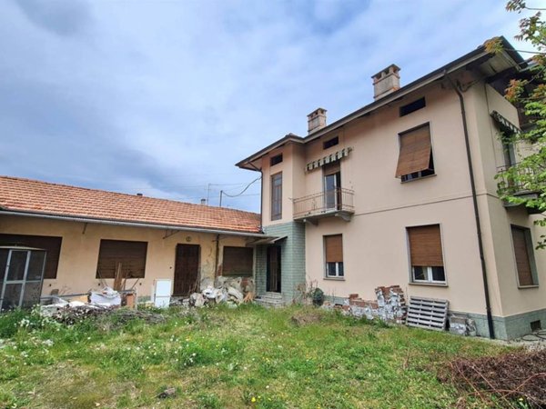 casa indipendente in vendita a Biella in zona Chiavazza