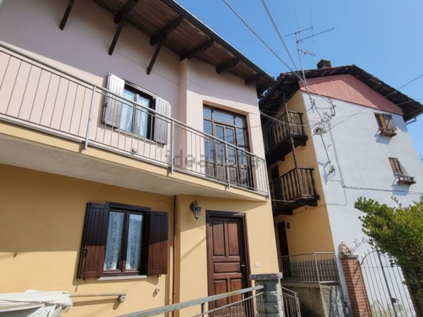 casa indipendente in vendita a Biella in zona Favaro