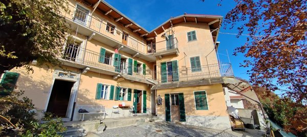 casa indipendente in vendita a Biella in zona Centro Città
