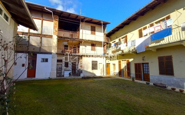 casa indipendente in vendita a Biella in zona Cossila
