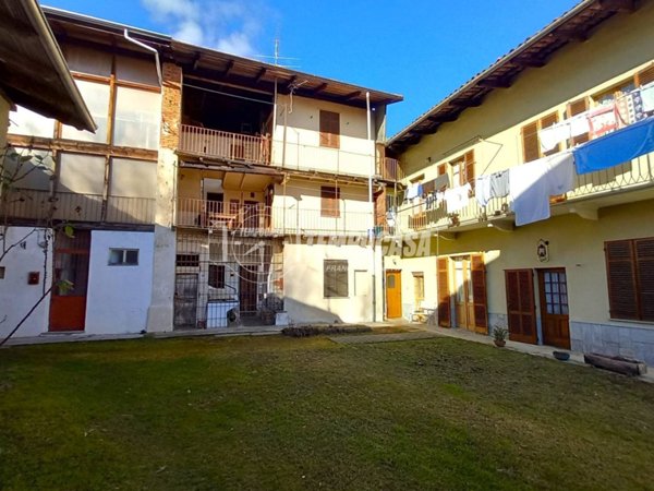 casa indipendente in vendita a Biella in zona Cossila