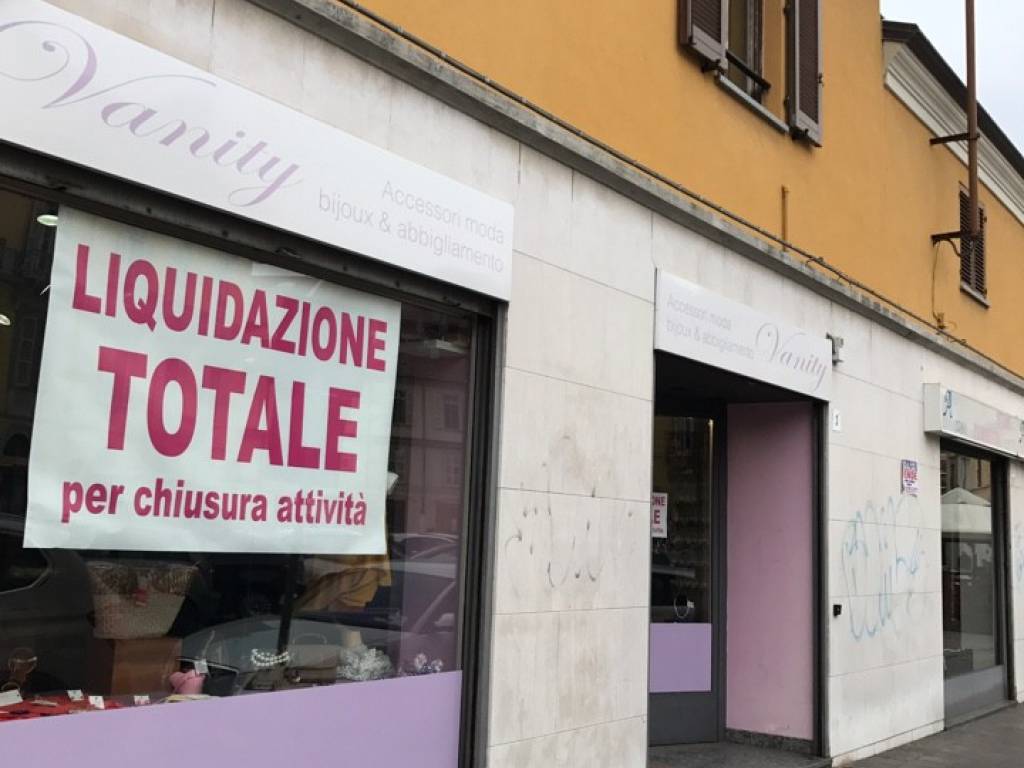 negozio in vendita a Biella in zona Centro Città