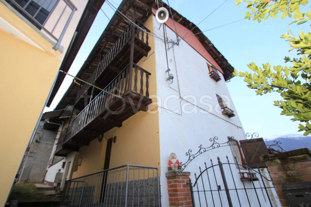 casa indipendente in vendita a Biella in zona Favaro