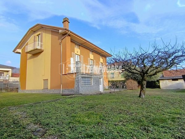 casa indipendente in vendita a Biella in zona Chiavazza