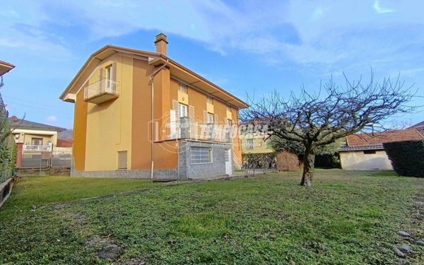 casa indipendente in vendita a Biella in zona Chiavazza