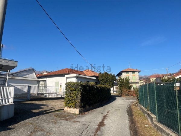 casa indipendente in vendita a Biella in zona Chiavazza