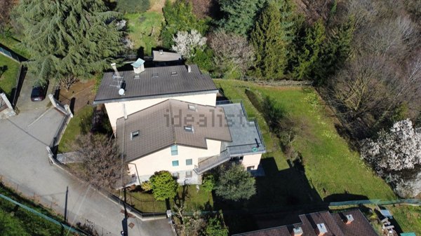 casa indipendente in vendita a Biella in zona Centro Città