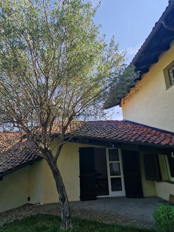 casa indipendente in vendita a Biella in zona Oropa