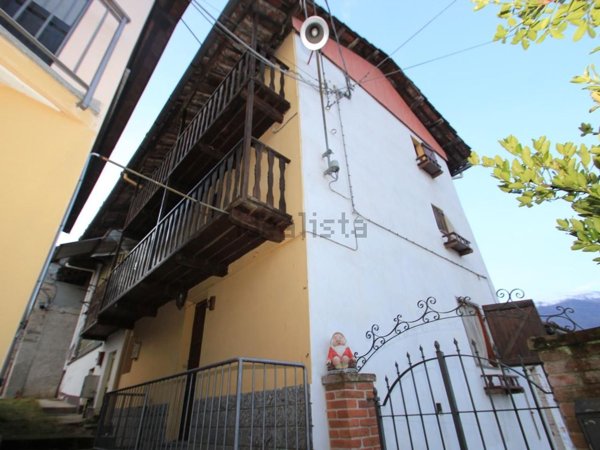 casa indipendente in vendita a Biella