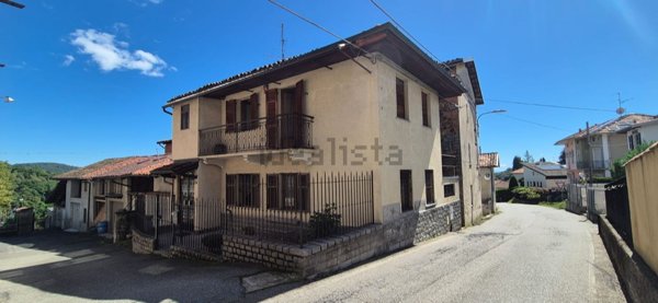 casa indipendente in vendita a Biella