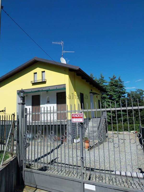 casa indipendente in vendita a Biella in zona Vandorno