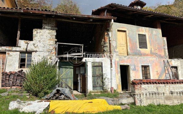 casa indipendente in vendita a Biella in zona Favaro