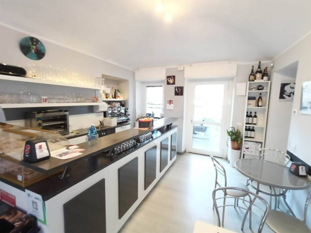 negozio in vendita a Biella in zona Centro Città