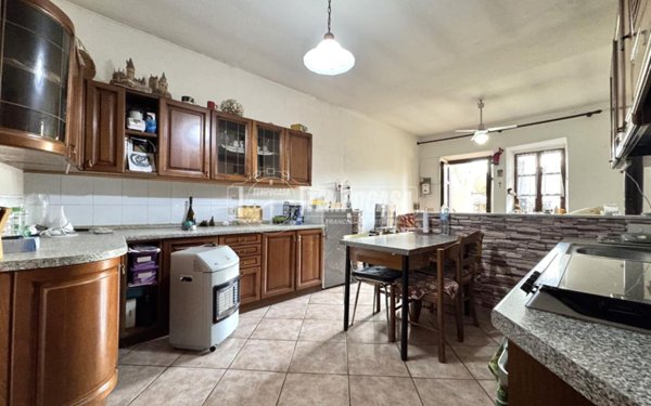 casa indipendente in vendita a Biella in zona Chiavazza