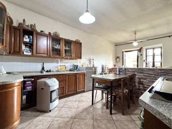 casa indipendente in vendita a Biella in zona Chiavazza