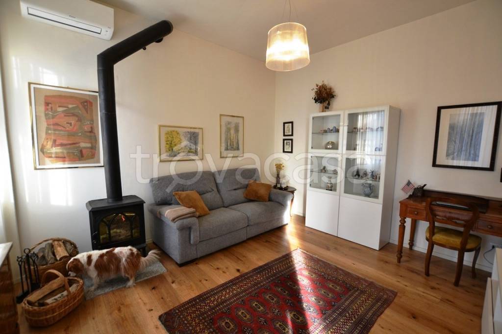 casa indipendente in vendita a Biella in zona Barazzetto