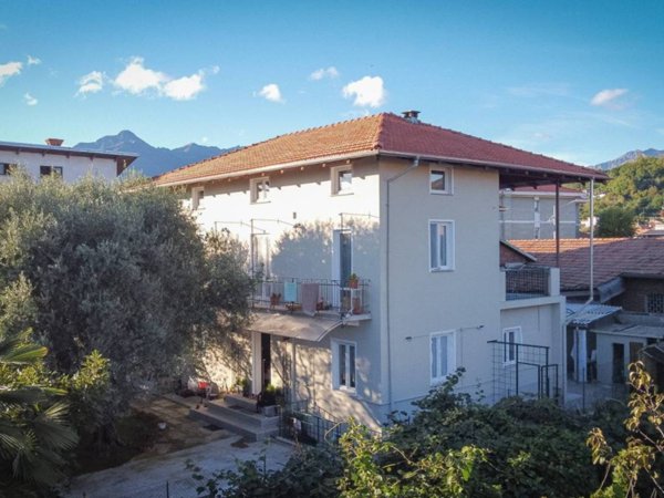 casa indipendente in vendita a Biella in zona Chiavazza