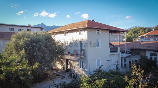 casa indipendente in vendita a Biella in zona Centro Città