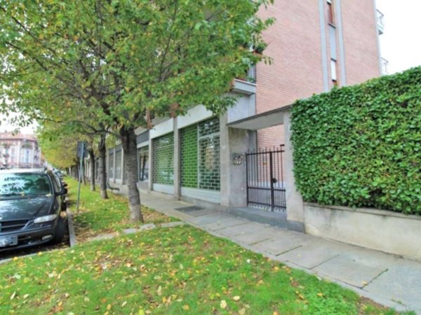 negozio in vendita a Biella in zona Centro Città