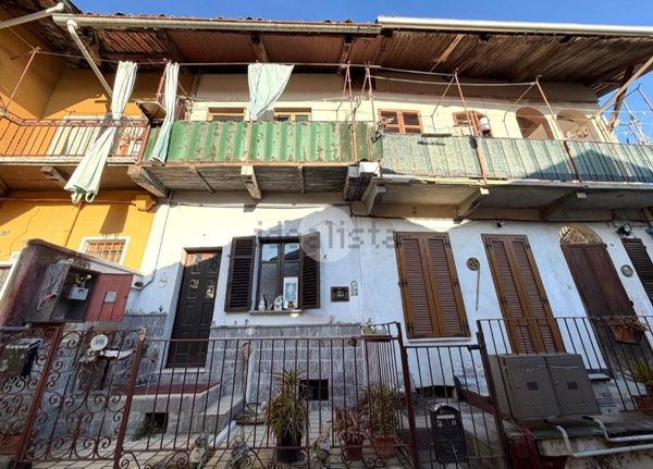 casa indipendente in vendita a Biella in zona Cossila