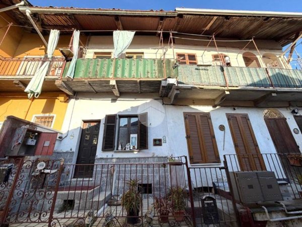 casa indipendente in vendita a Biella in zona Cossila