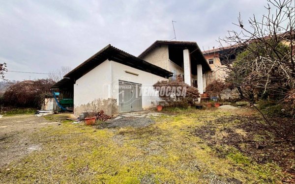 casa indipendente in vendita a Biella in zona Pavignano