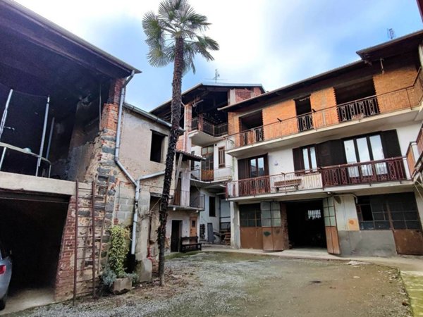 casa indipendente in vendita a Biella in zona Chiavazza