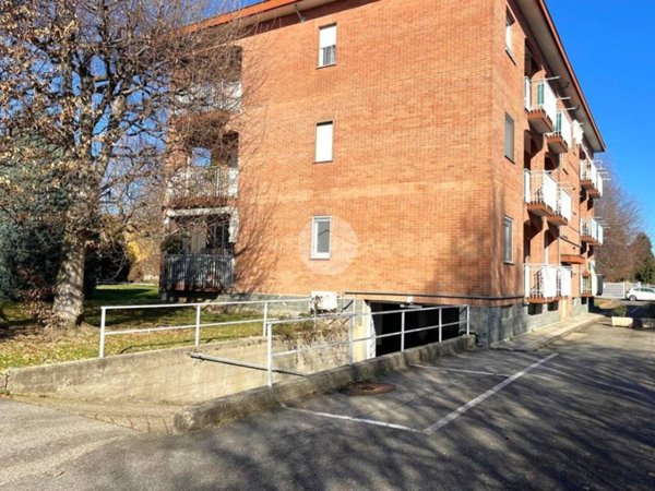 locale commerciale in vendita a Biella