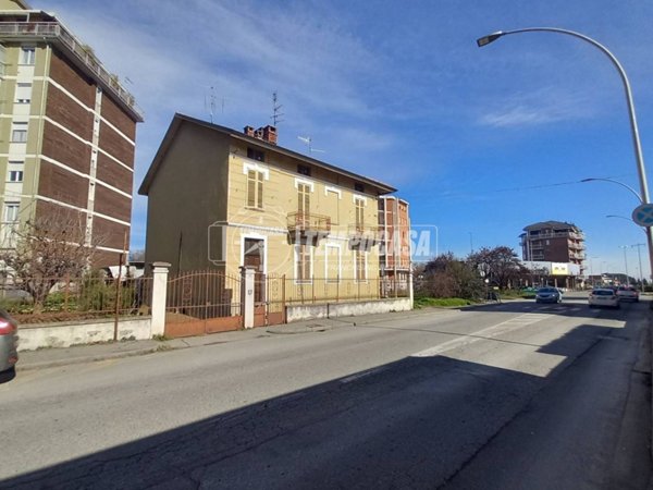 casa indipendente in vendita a Biella in zona Centro Città