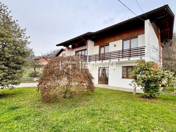 casa indipendente in vendita a Biella in zona Chiavazza