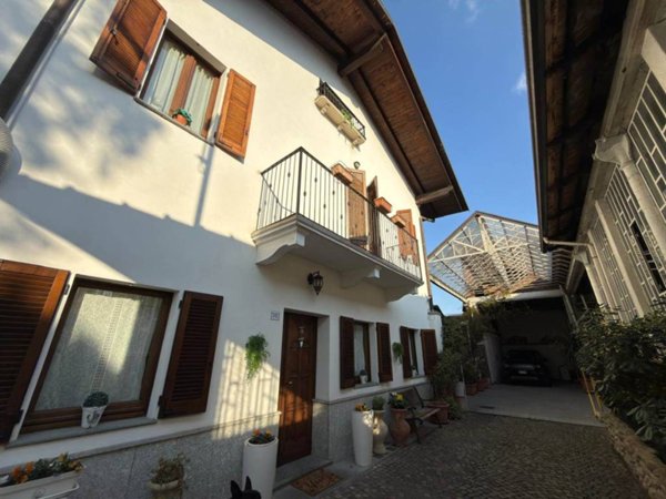 casa indipendente in vendita a Biella in zona Chiavazza