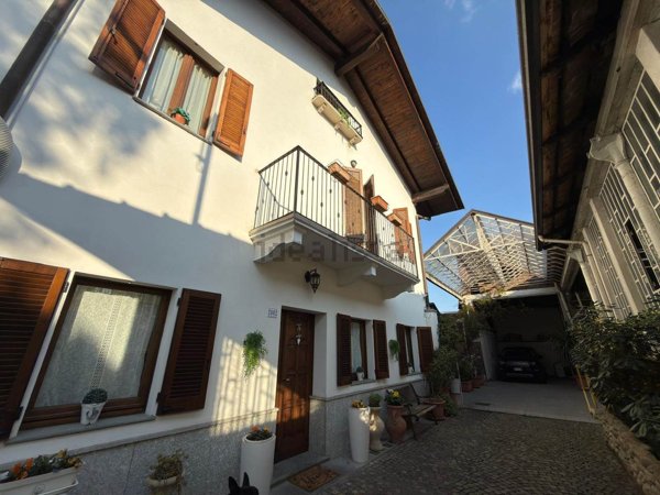 casa indipendente in vendita a Biella in zona Chiavazza