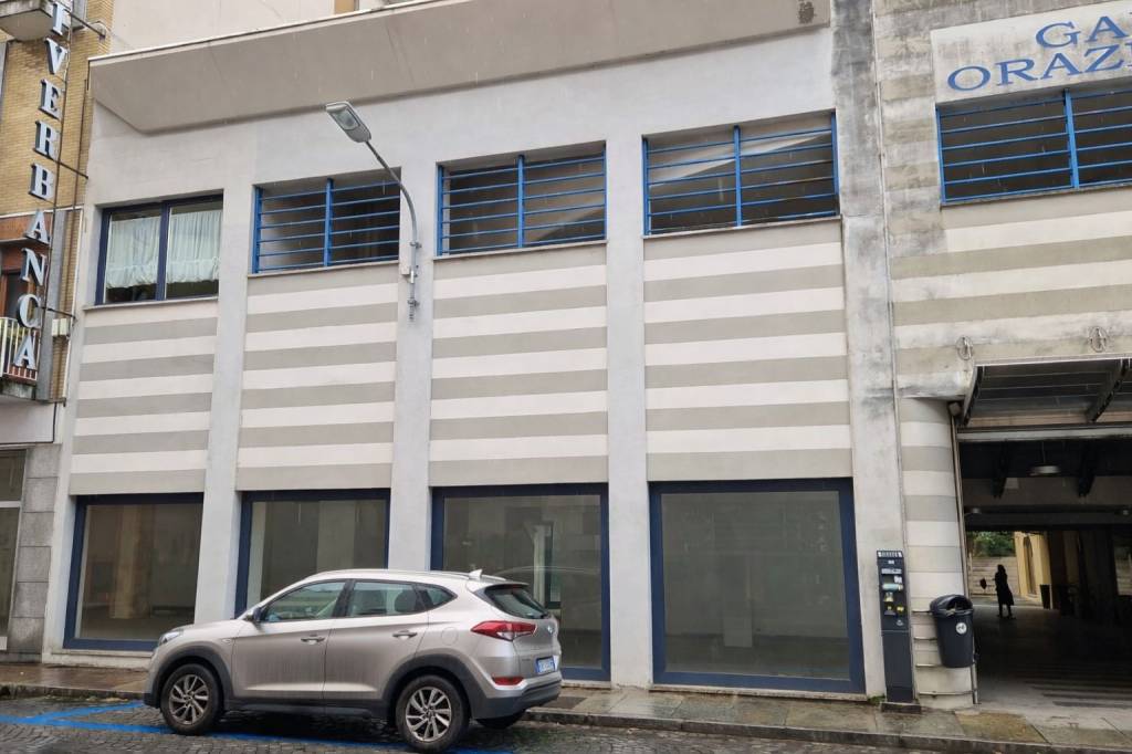 negozio in vendita a Biella in zona Centro Città