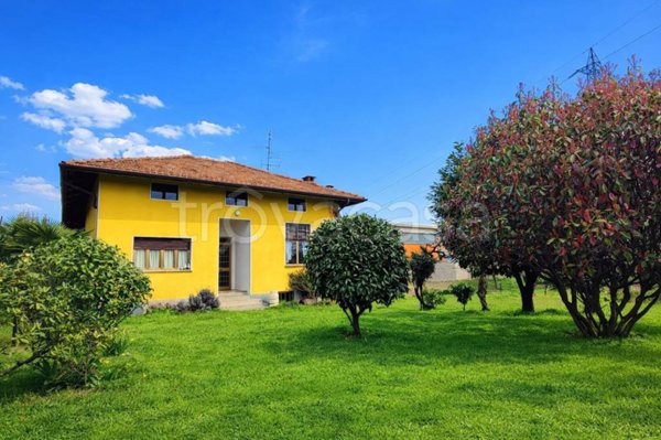 casa indipendente in vendita a Biella in zona La Tour
