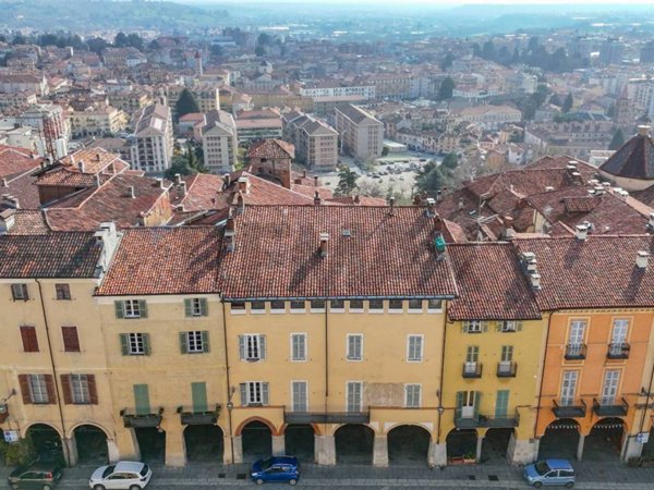 casa indipendente in vendita a Biella in zona Centro Città