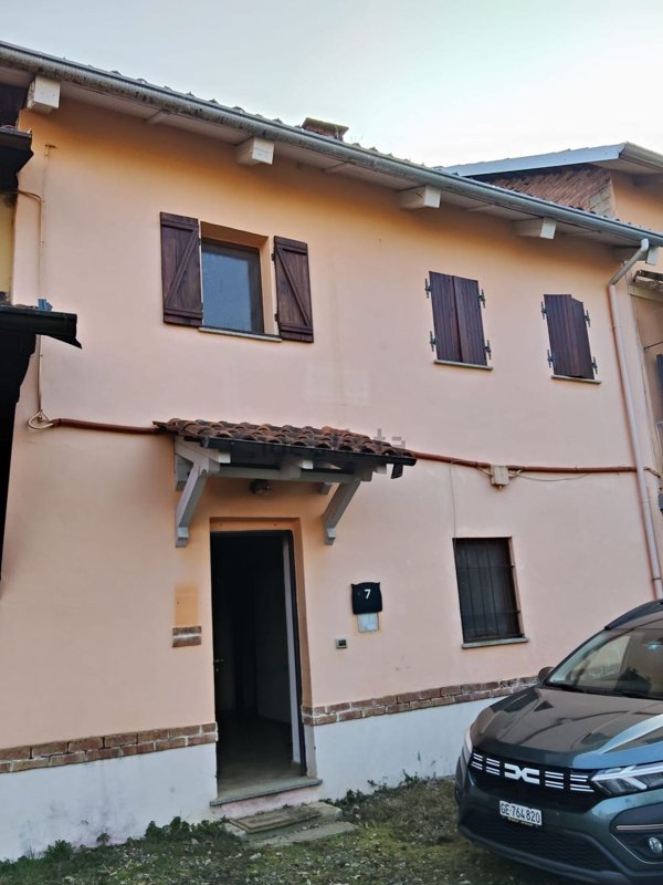 casa indipendente in vendita a Biella in zona Vandorno
