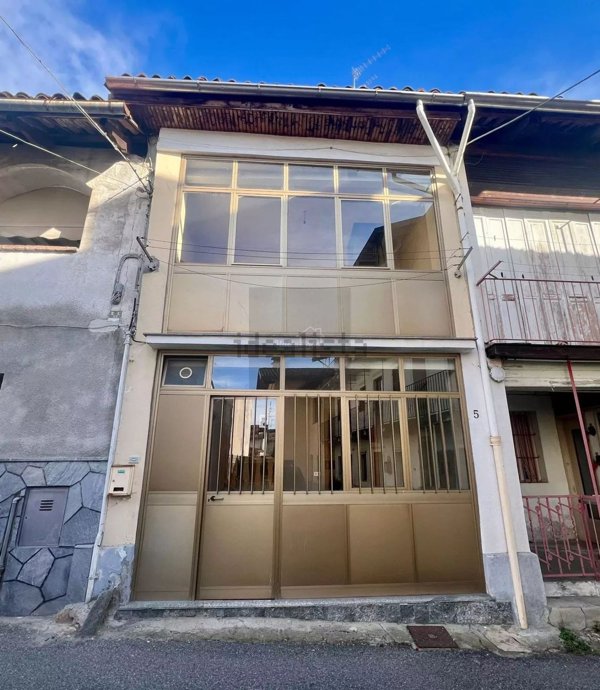 casa indipendente in vendita a Biella in zona Barazzetto