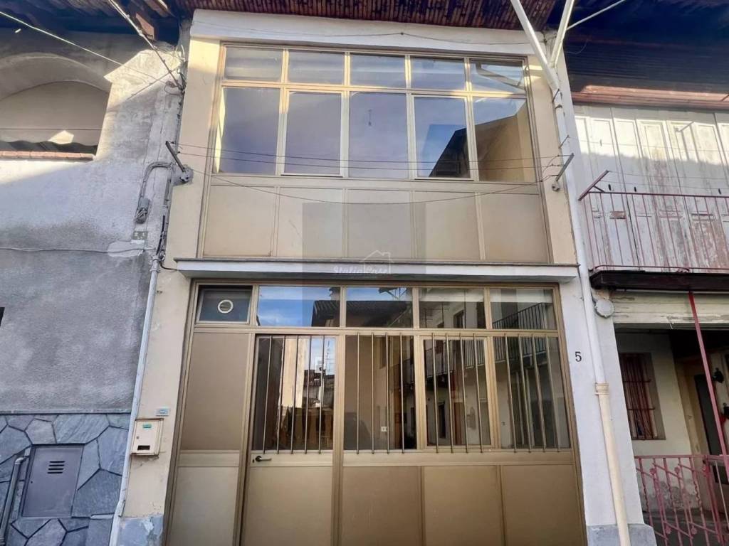 casa indipendente in vendita a Biella in zona Vandorno