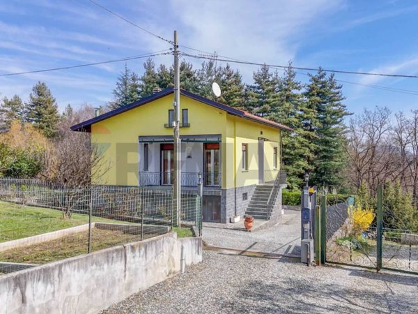 casa indipendente in vendita a Biella in zona Vandorno