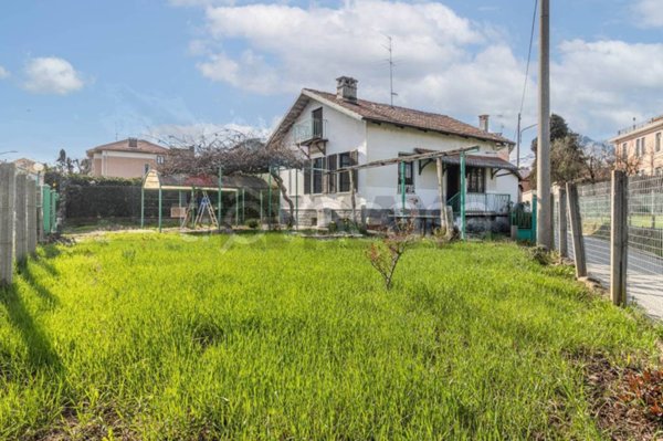 casa indipendente in vendita a Biella in zona Centro Città