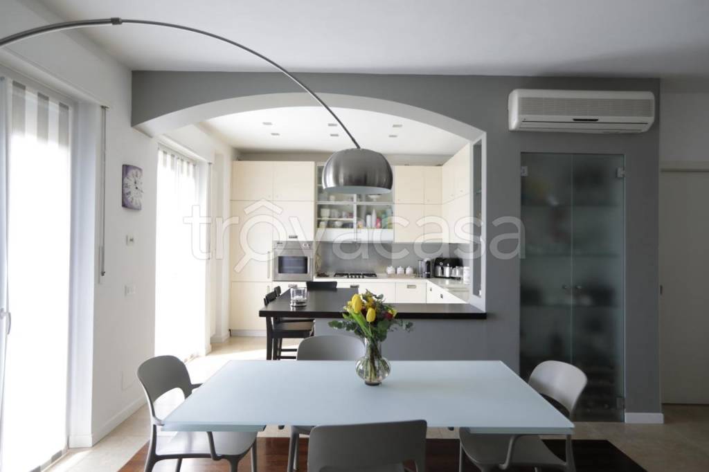 appartamento in vendita a Biella in zona Centro Città