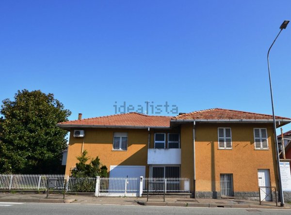 casa indipendente in vendita a Biella in zona Chiavazza