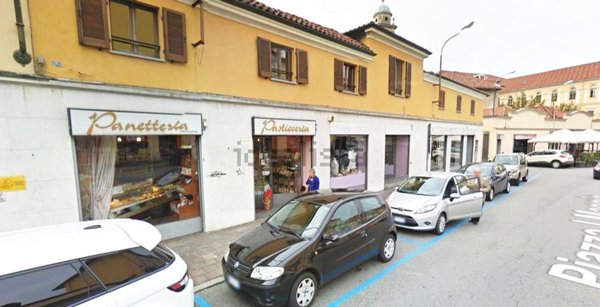 locale commerciale in vendita a Biella