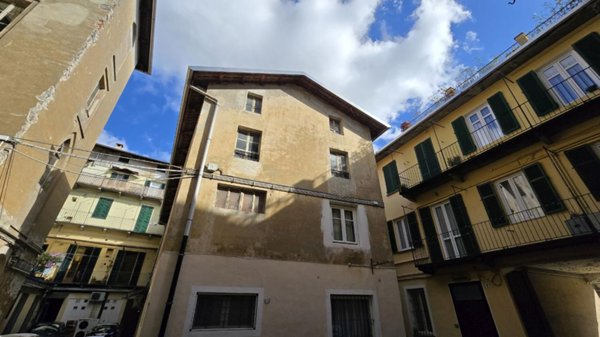 appartamento in vendita a Biella in zona Centro Città