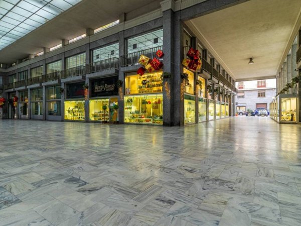 negozio in vendita a Biella in zona Centro Città