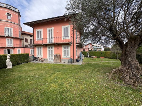 casa indipendente in vendita a Biella in zona Chiavazza