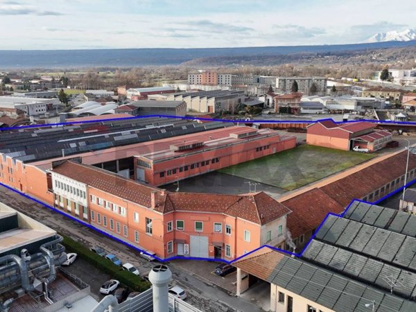 locale commerciale in vendita a Biella in zona San Biagio