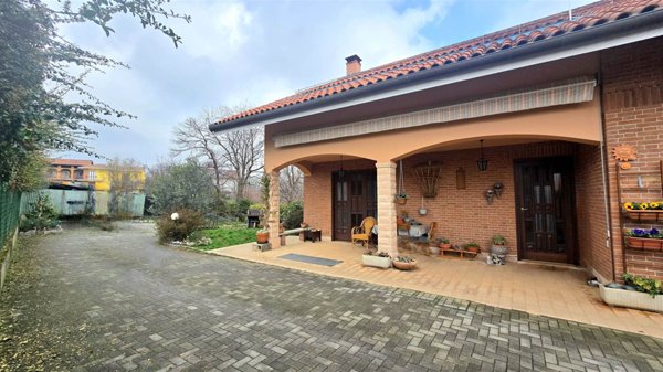 casa indipendente in vendita a Biella in zona Vandorno