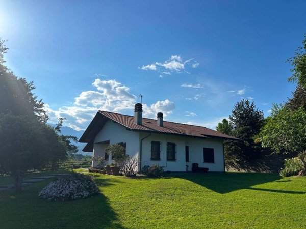 casa indipendente in vendita a Biella in zona Piazzo