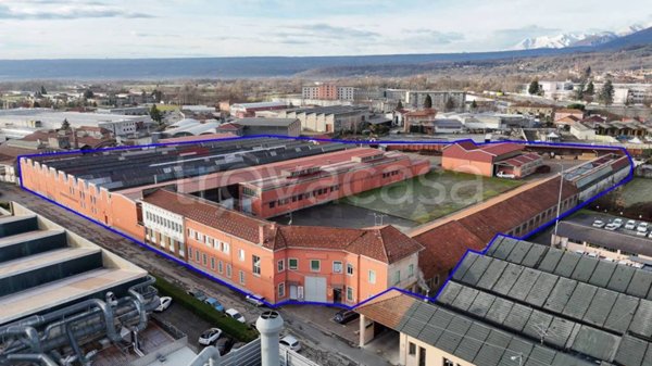 locale commerciale in vendita a Biella